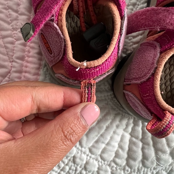 Toddler Girls Shoe Bundle- Size 8 Converse, Keen - Picture 8 of 8